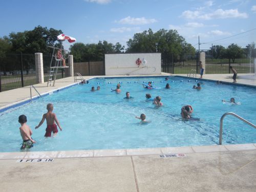 Los colegiados pueden contratar al Colegio de Farmacéuticos análisis de agua de las piscinas comunitarias a precios reducidos